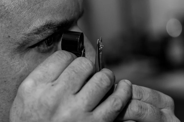 Valutazione professionale di gioielli e preziosi - perizie gemmologiche a Milano